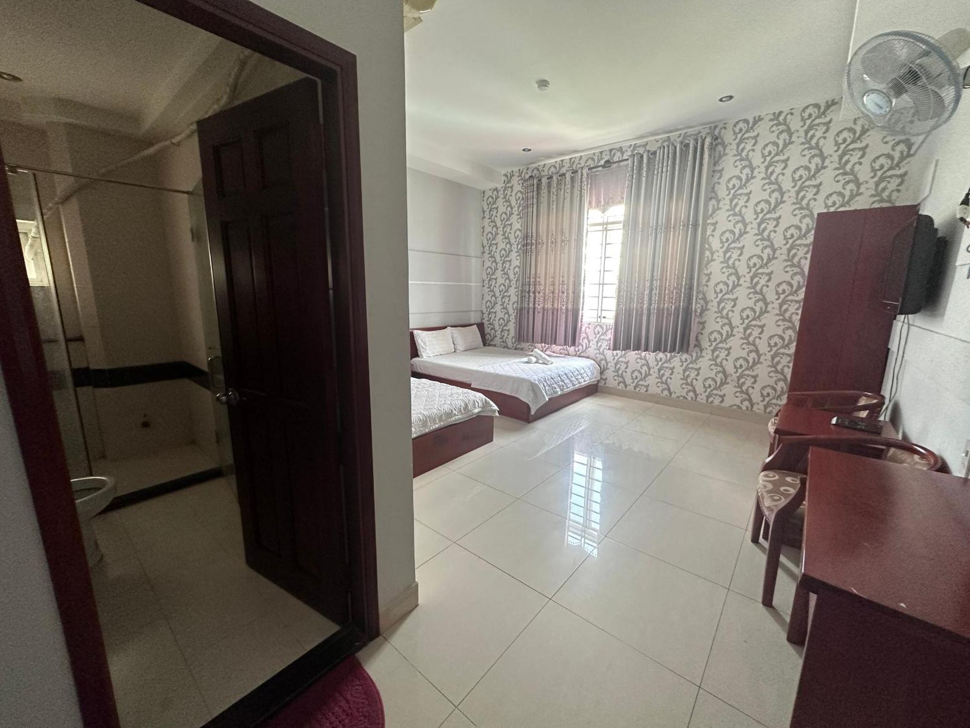 Khach San Sammi Hotel Хошимин Екстериор снимка